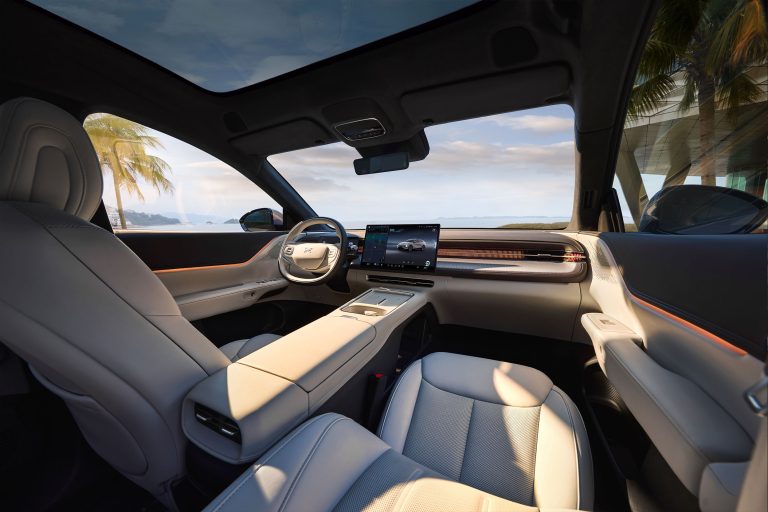 Innenraum, der Komfort für alle bietet.