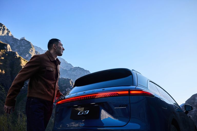 Rückleuchten – Schwebendes Lichtdesign mit feinen Details.